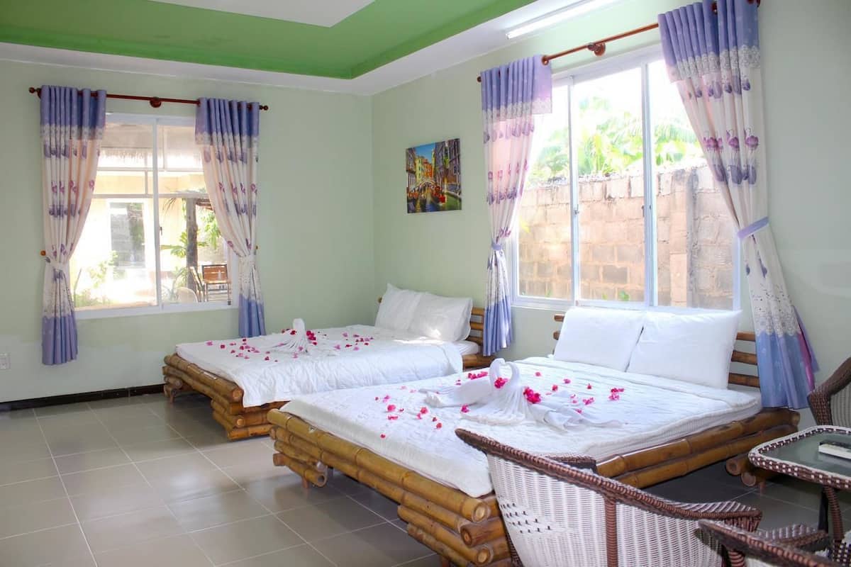 Bungalow, Pool View | 1 bedroom, minibar, desk, soundproofing