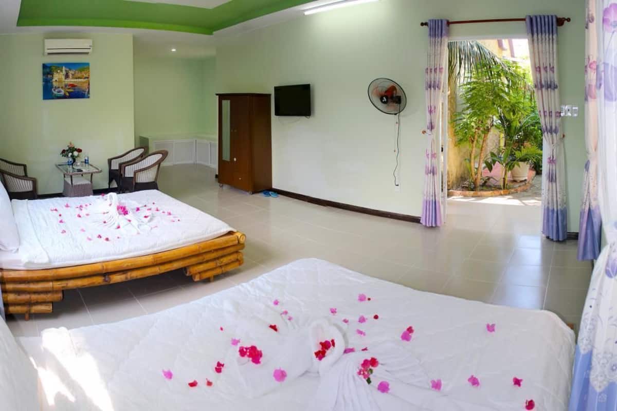 Minibar, desk, soundproofing, free WiFi