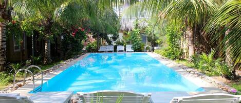 Kolam renang terbuka