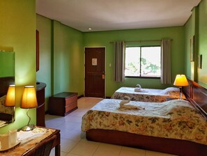 Executive Room | Minibar, free WiFi, bed sheets - Playa Papagayo Beach Inn & Restaurant (Olongapo)