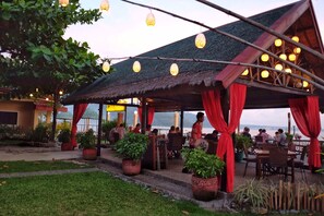 Breakfast, lunch, dinner served; local and international cuisine - Playa Papagayo Beach Inn & Restaurant (Olongapo)