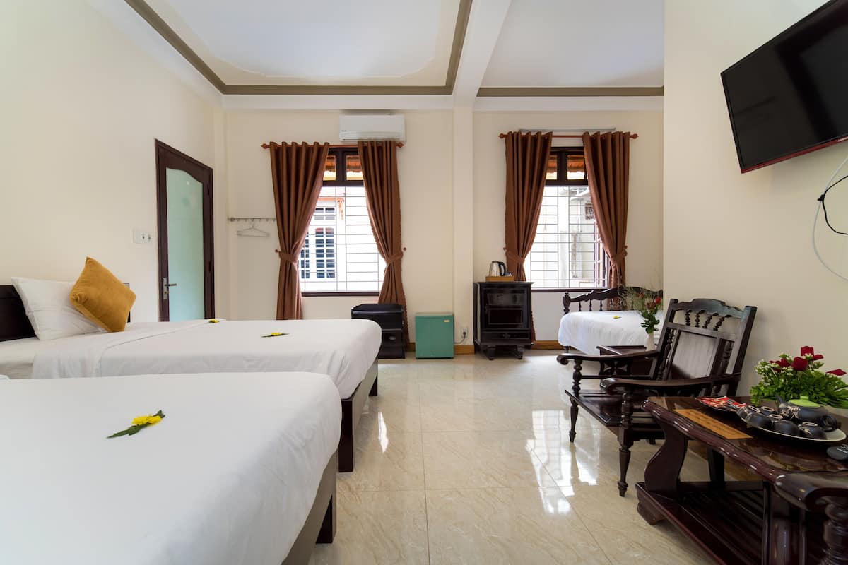 Minibar, escritorio, cortinas opacas y sistema de insonorización