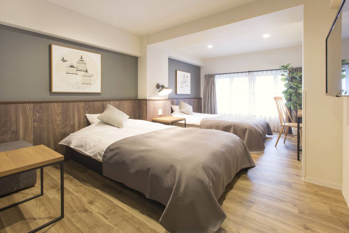 Deluxe Twin Room, Non Smoking | Down duvets, in-room safe, desk, free WiFi