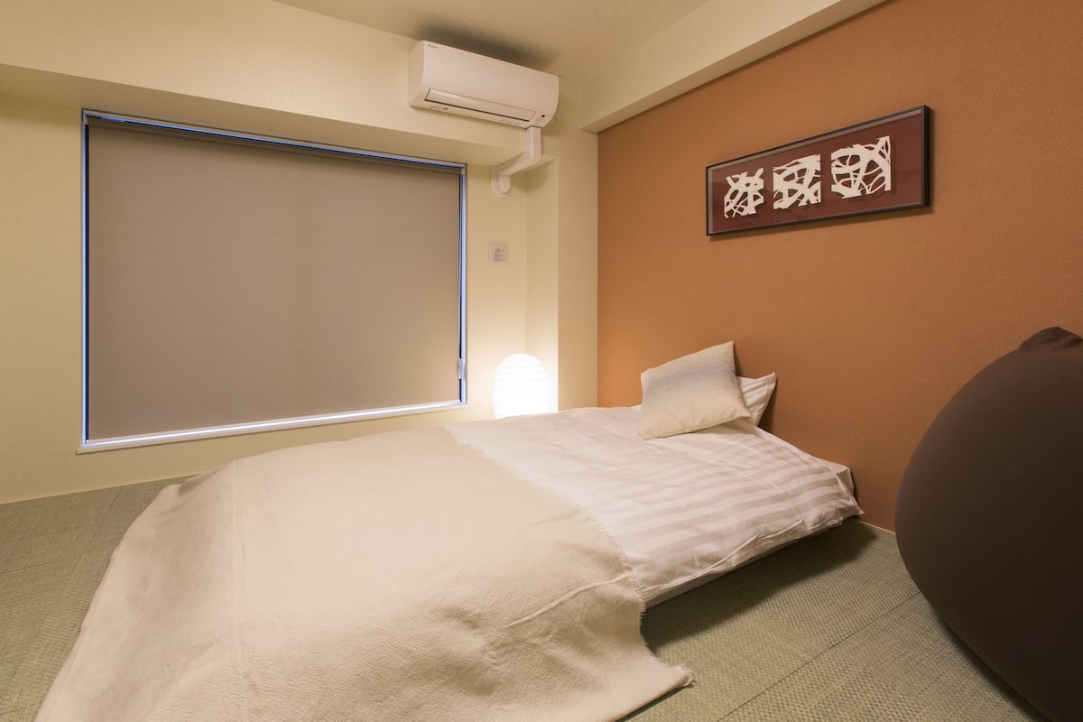 Single Room, Non Smoking | Down comforters, in-room safe, individually decorated