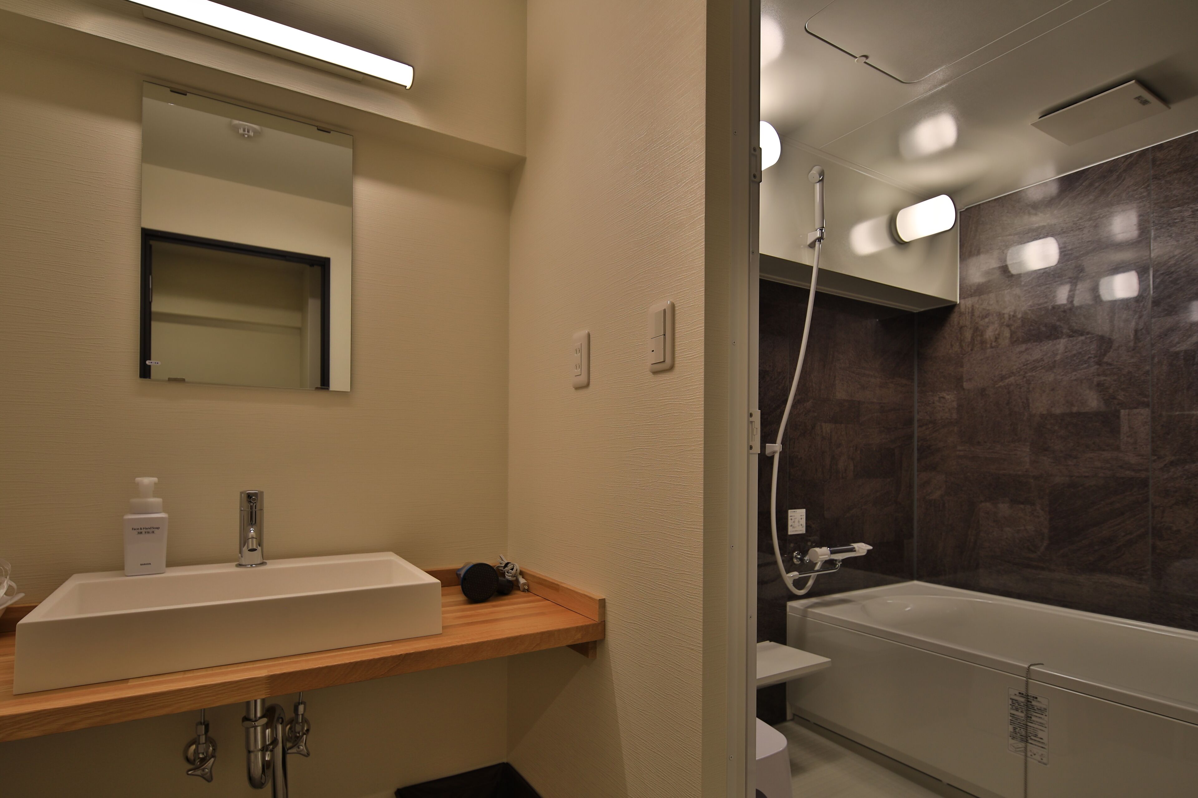 deluxe twin room, non smoking | down duvets, in-room safe, individually decorated