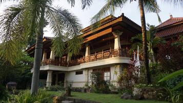 Villa Cempaka | 1 kamar tidur, seprai premium, brankas, dan didekorasi berbeda-beda