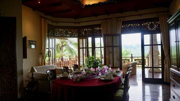 Televisi LCD 28-inci dengan saluran TV digital, Netflix, dan pemutar DVD