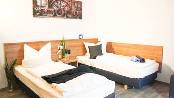 Business-Doppelzimmer, 2 Einzelbetten, Nichtraucher, Balkon | 1 Schlafzimmer, Allergikerbettwaren, Verdunkelungsvorhänge