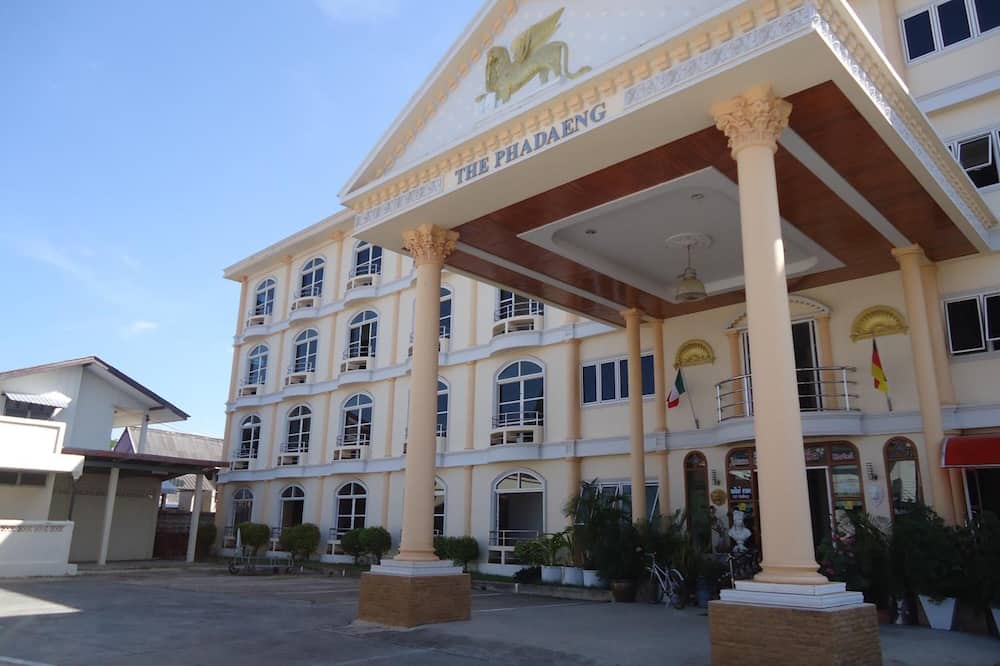 Phadaeng Hotel