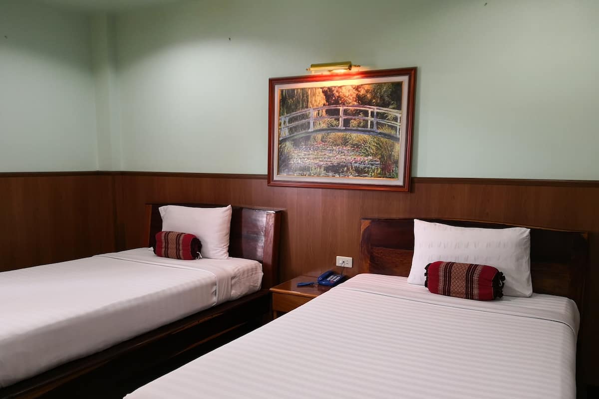 Standard Twin Room | Desk, rollaway beds (surcharge), WiFi (free)