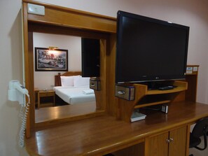 Desk, rollaway beds, free WiFi