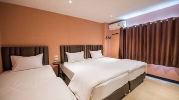 Kolmen hengen huone | Allergiatestatut vuodevaatteet, työpöytä, ilmainen Wi-Fi, vuodevaatteet