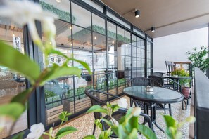 Terrace/patio - Let's Zzz Bangkok (Bangkok)