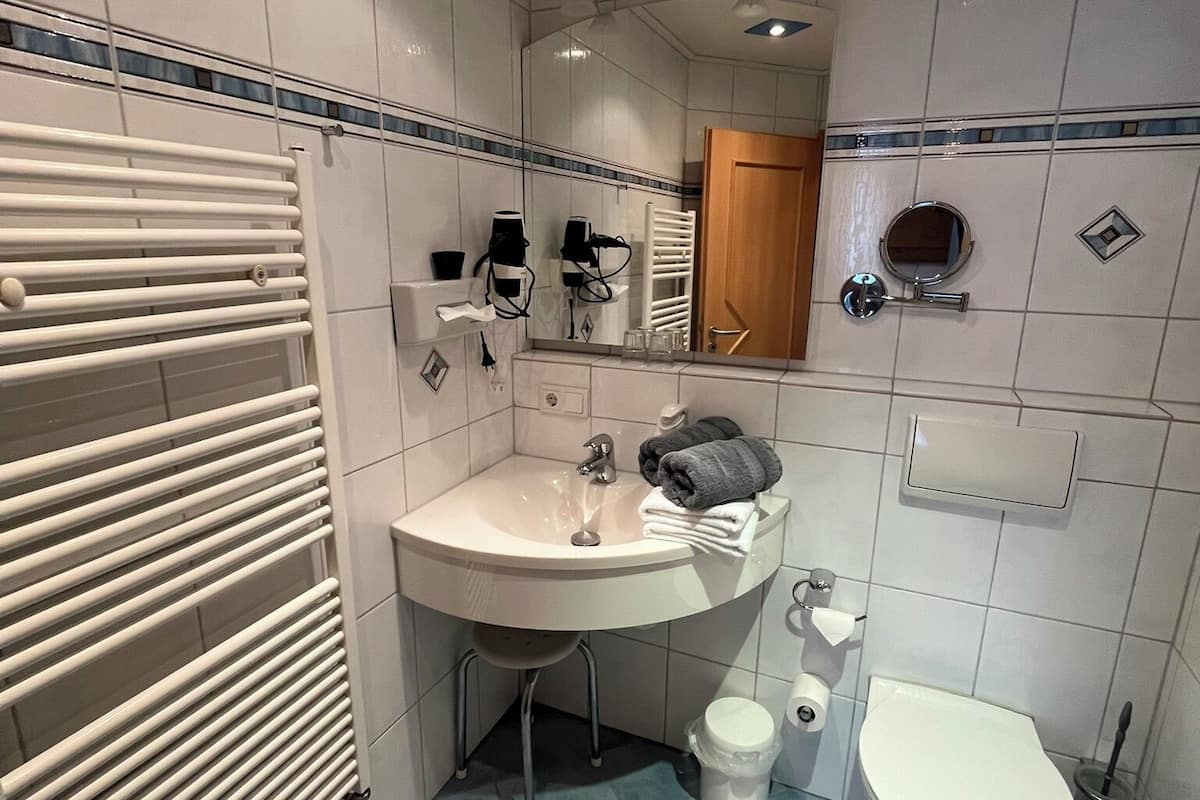 apartment | bathroom | shower, free toiletries, hair dryer, towels