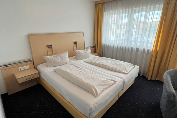 Comfort Double Room | In-room safe, individually furnished, desk, blackout drapes