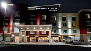 A hotel with a modern facade, multiple floors, and a well-lit entrance. - TownePlace Suites by Marriott Louisville Airport (Louisville)