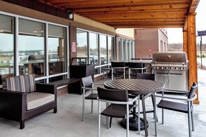 BBQ/picnic Area - TownePlace Suites by Marriott Louisville Airport (Louisville)