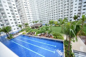 Outdoor pool - USP Suites at Shore Residences (Pasay)