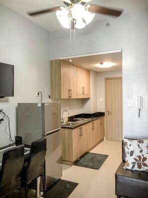 Deluxe Condo, 1 Bedroom | Living area | Flat-screen TV - USP Suites at Shore Residences (Pasay)