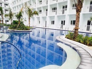 Outdoor pool - USP Suites at Shore Residences (Pasay)