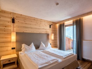 Apartment, 1 Bedroom, Non Smoking | 1 bedroom, in-room safe, free WiFi, bed sheets - Residence Cesa Sassela (Ortisei)