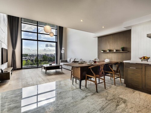 Novotel Suites Shanghai Hongqiao Hotel