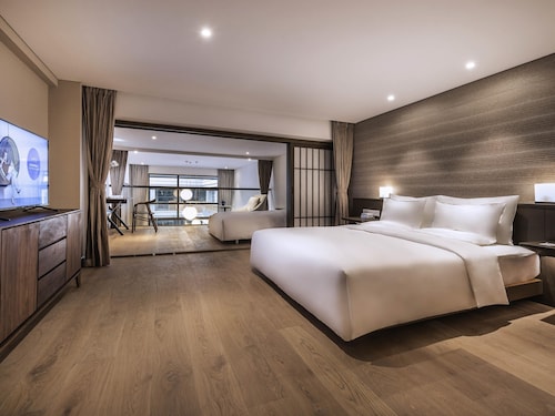 Novotel Suites Shanghai Hongqiao Hotel