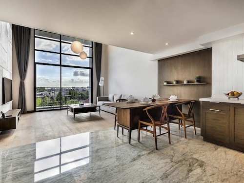 Novotel Suites Shanghai Hongqiao Hotel