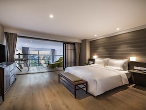 Suite ejecutiva, 1 cama de matrimonio grande (Duplex) | Caja fuerte, decoración individual, tabla de planchar con plancha