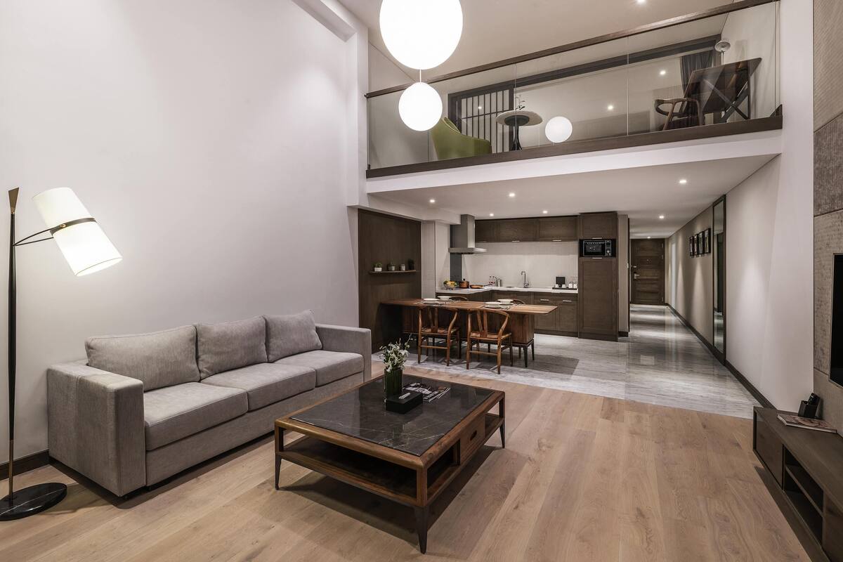 Departamento superior, 2 habitaciones | Caja de seguridad en la habitación y tabla de planchar con plancha 