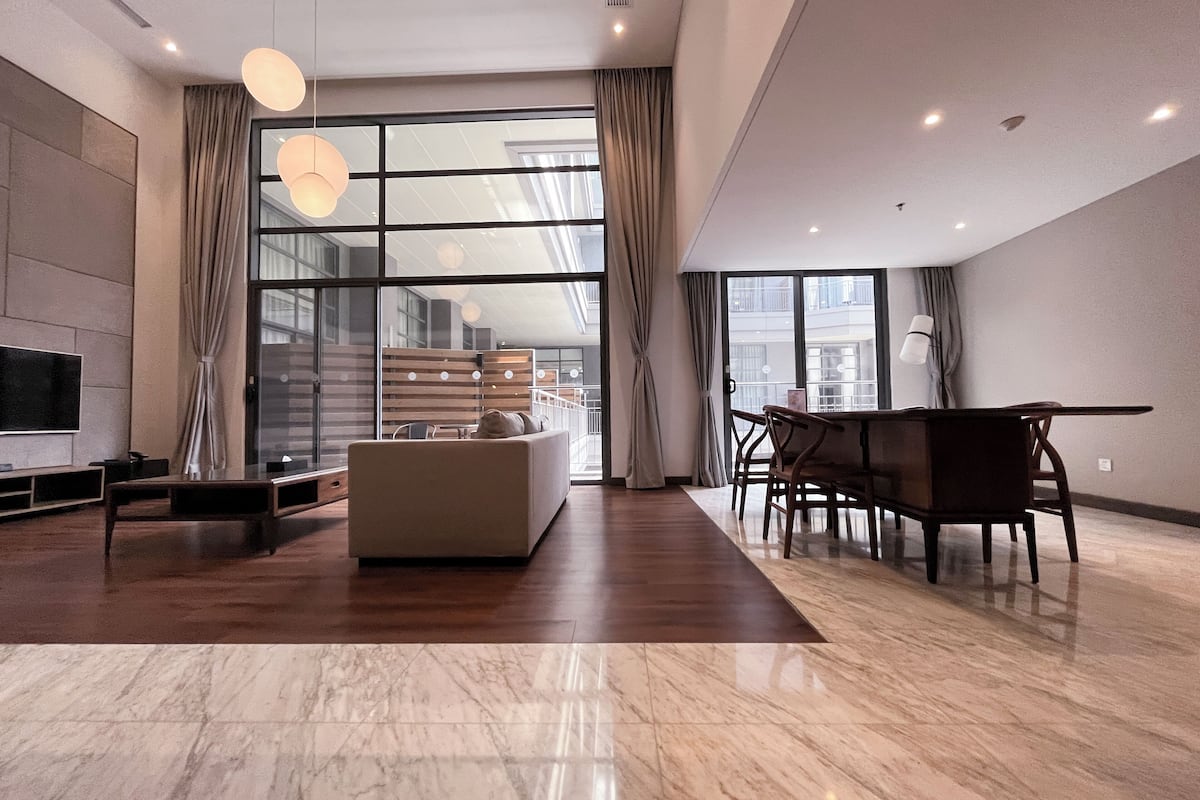 Suite Executive, letti multipli, accessibile ai disabili (Duplex) | Una cassaforte in camera, con stile personalizzato, ferro/asse da stiro