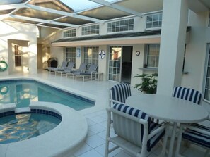 An indoor swimming pool area with lounge chairs and a table. - Sm226143 - Lindfields - 3 Bed 3 Baths Villa (Kissimmee)