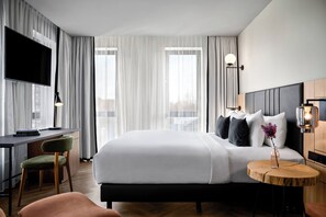 Deluxe Room, 1 King Bed | Minibar, in-room safe, desk, blackout curtains - Renaissance Amsterdam Schiphol Airport Hotel (Aalsmeer)
