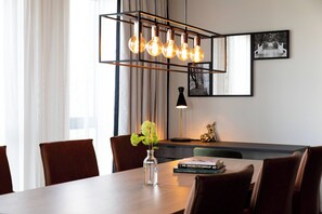Suite, 1 Bedroom, Corner | Minibar, in-room safe, desk, blackout curtains - Renaissance Amsterdam Schiphol Airport Hotel (Aalsmeer)