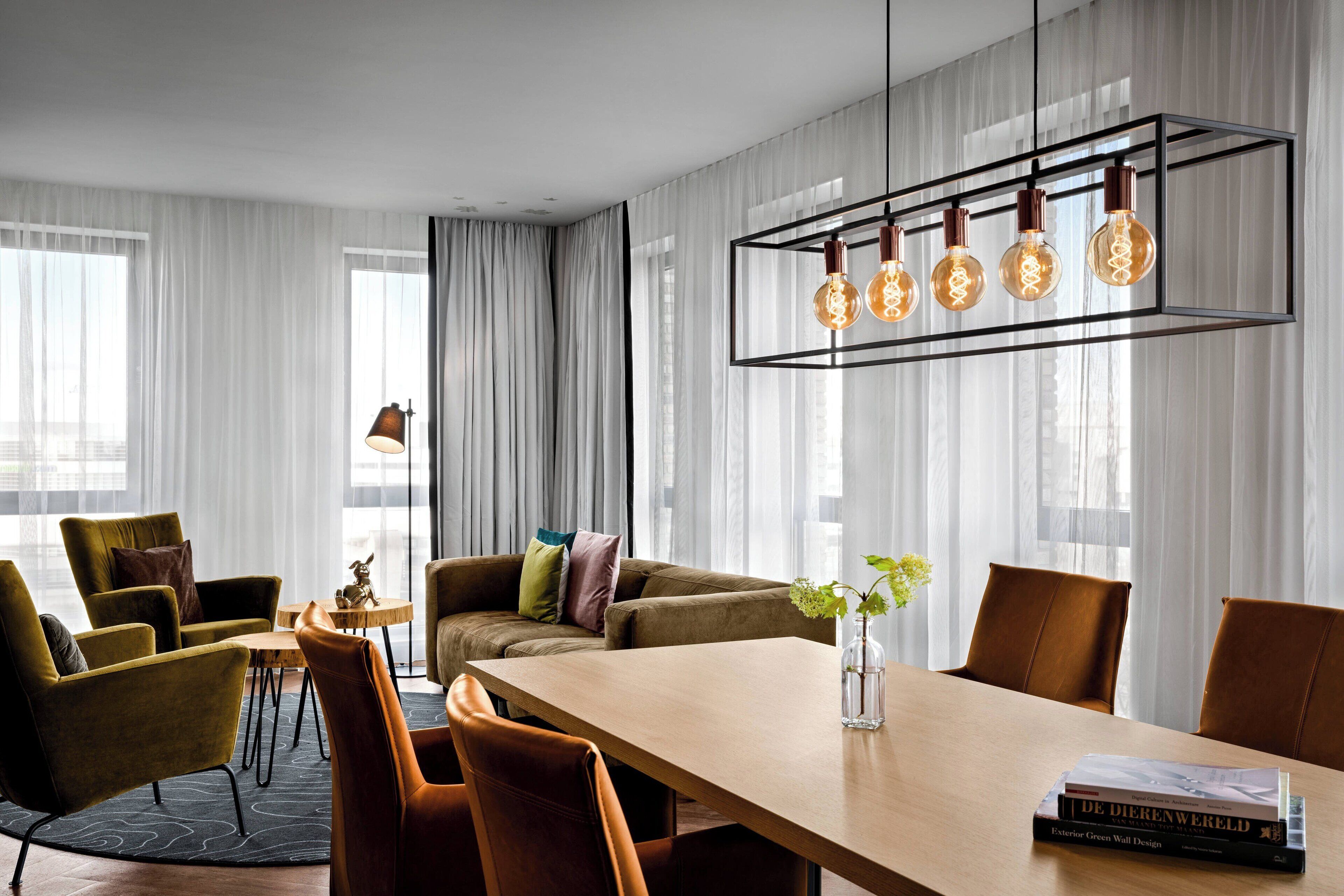 suite, 1 bedroom, non smoking, corner | minibar, in-room safe, desk, blackout curtains