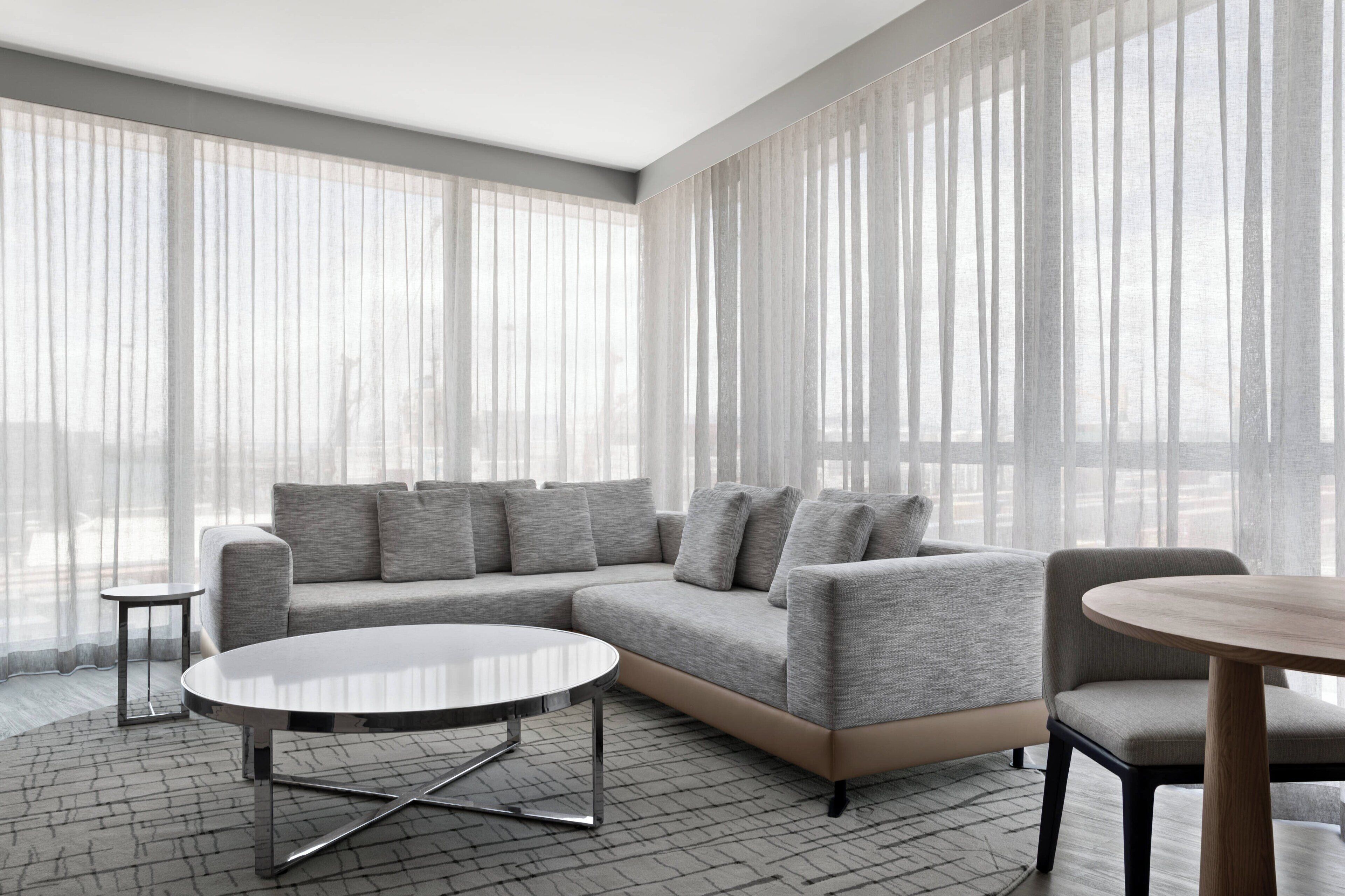 suite, 1 king bed, non smoking, harbour view | 1 bedroom, hypo-allergenic bedding, in-room safe, individually decorated