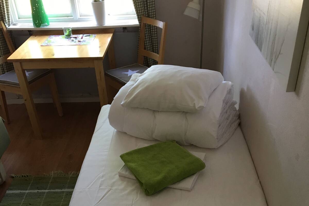 economy room, shared bathroom | free wifi, bed sheets