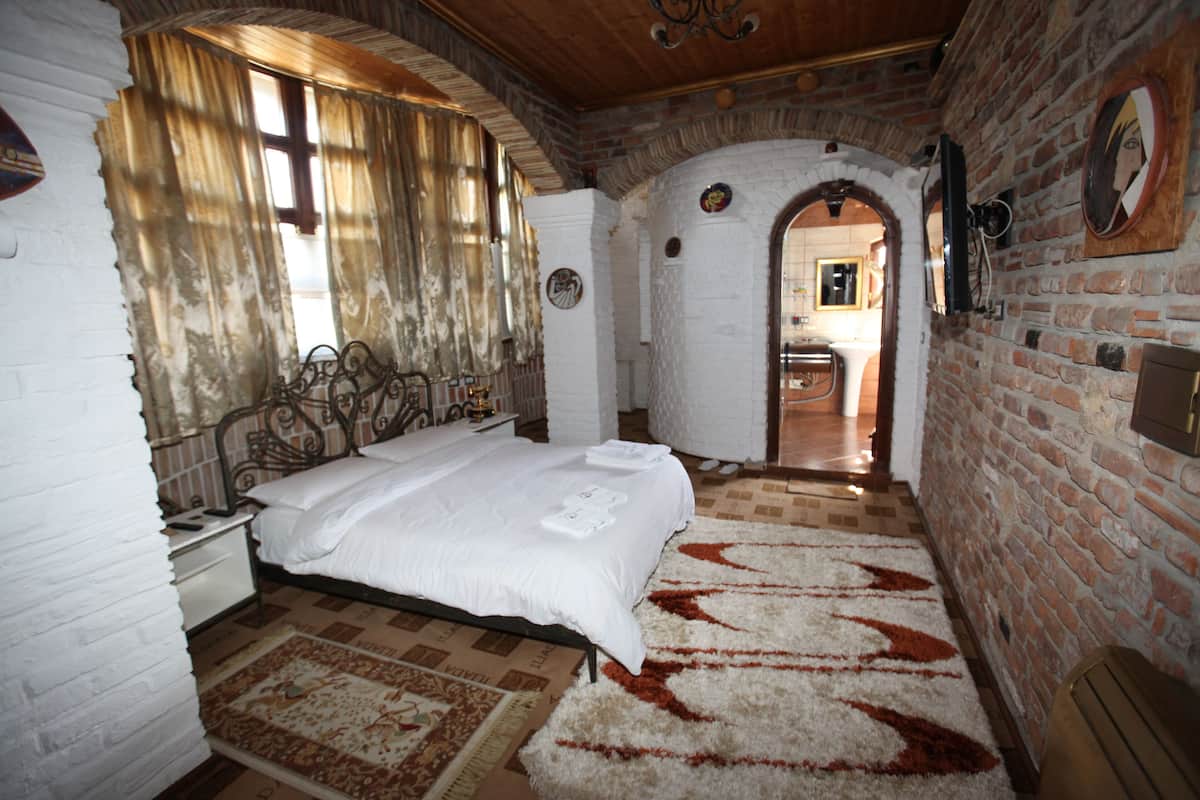 1 bedroom, minibar, individually decorated, individually furnished