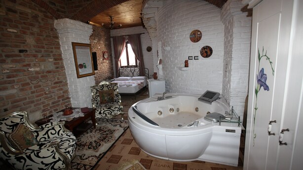Free toiletries, hair dryer, slippers, bidet - Hotel Iliada (Kashar)