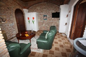Deluxe Family Room | 1 bedroom, minibar, individually decorated, individually furnished - Hotel Iliada (Kashar)