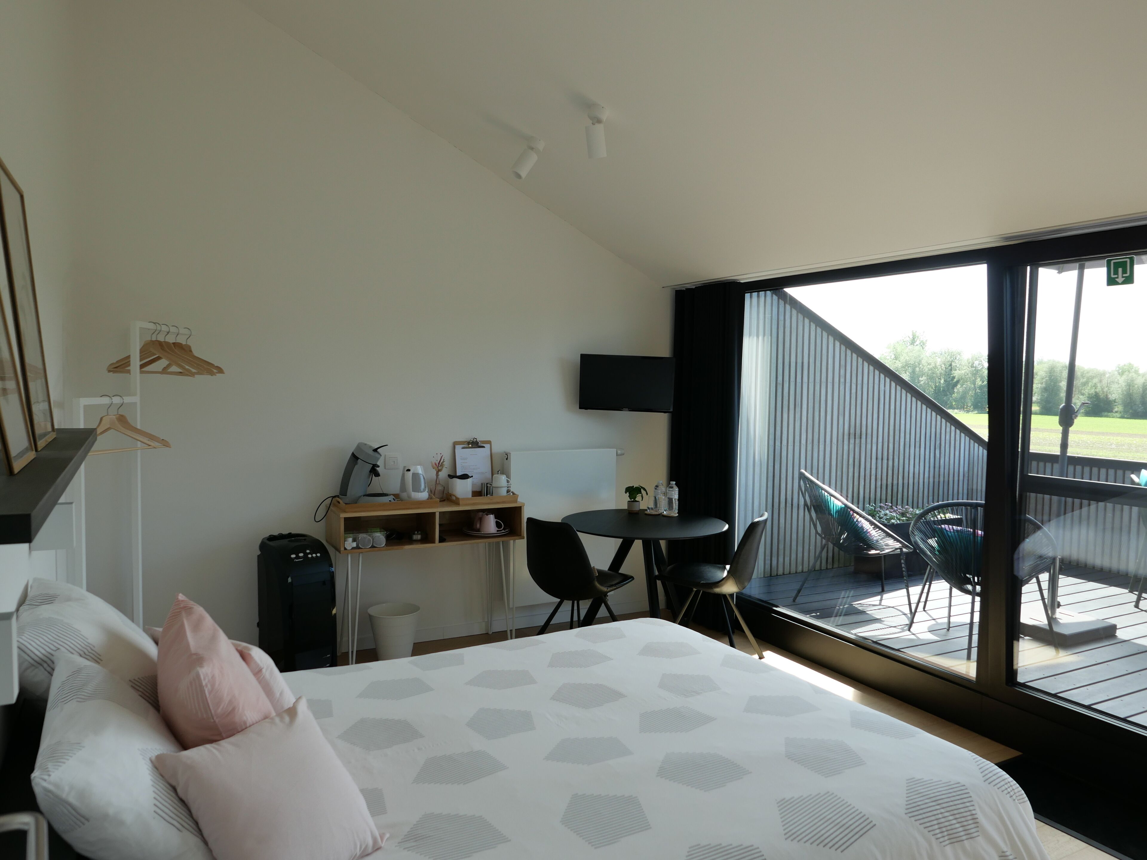 Deluxe Double Room | Individually decorated, individually furnished, desk, blackout drapes