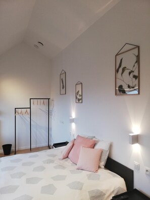 Kahden hengen comfort-huone | 1 makuuhuone, yksilöllisesti sisustettu, yksilöllisesti kalustettu