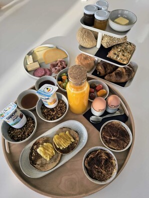 Tägliches inbegriffenes nach Wunsch zubereitetes Frühstück