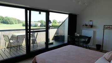 Kamar Double Comfort | Didekorasi berbeda-beda dan dilengkapi dengan perabotan berbeda-beda