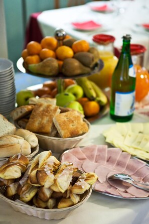Free daily buffet breakfast  - Hotel & terme Bagni di Lucca (Bagni di Lucca)