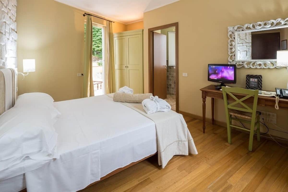 superior double room | minibar, in-room safe, desk, blackout curtains