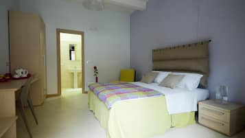 Literie de qualité supérieure, bureau, lits bébé (gratuits)