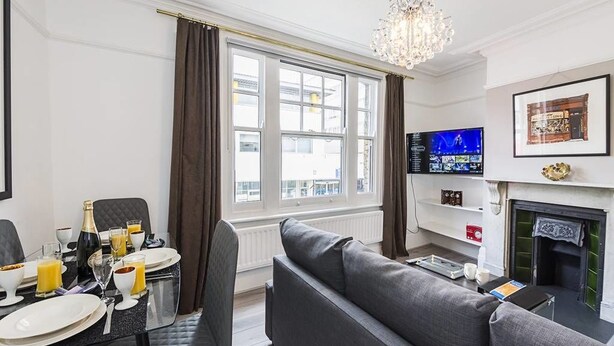 Apartment, 2 Schlafzimmer | Essbereich im Zimmer