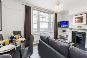 アパートメント 2 ベッドルーム | 客室内のダイニングエリア