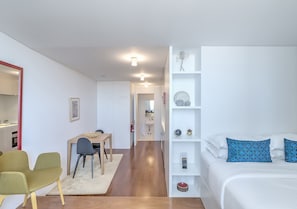 Superior Studio, River View | In-room dining